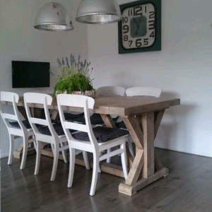 Eettafel Bari